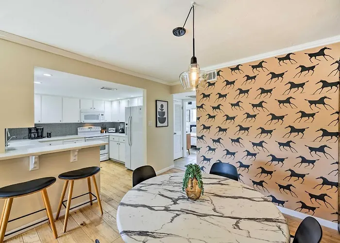Relax Poolside! Walkable Old Town Oasis * Scottsdale