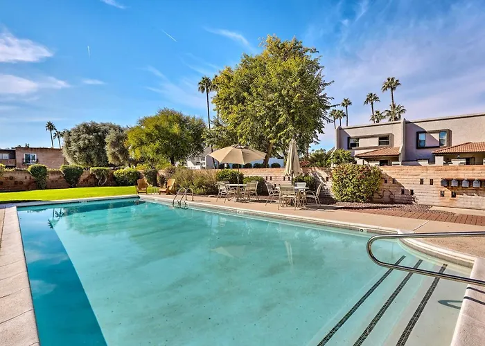 Hébergement de vacances Relax Poolside! Walkable Old Town Oasis