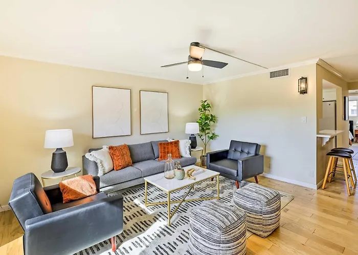 Relax Poolside! Walkable Old Town Oasis