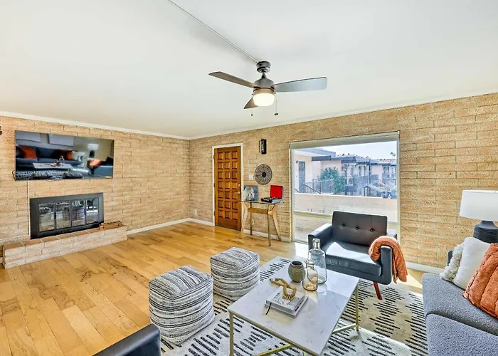 Relax Poolside! Walkable Old Town Oasis
