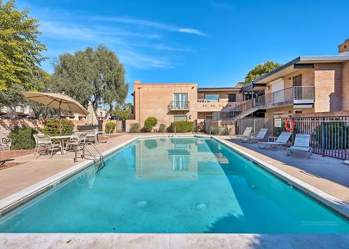Relax Poolside! Walkable Old Town Oasis Scottsdale