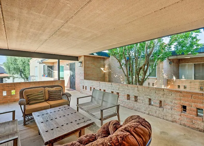 Relax Poolside! Walkable Old Town Oasis Scottsdale