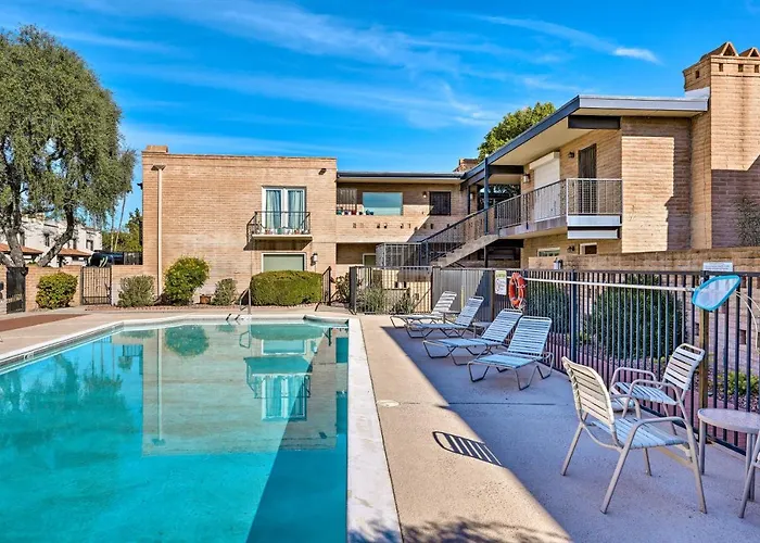 Relax Poolside! Walkable Old Town Oasis